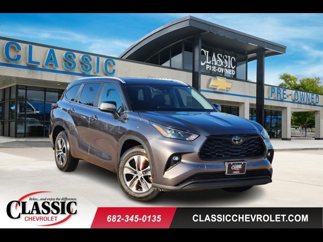 2024 Toyota Highlander LE