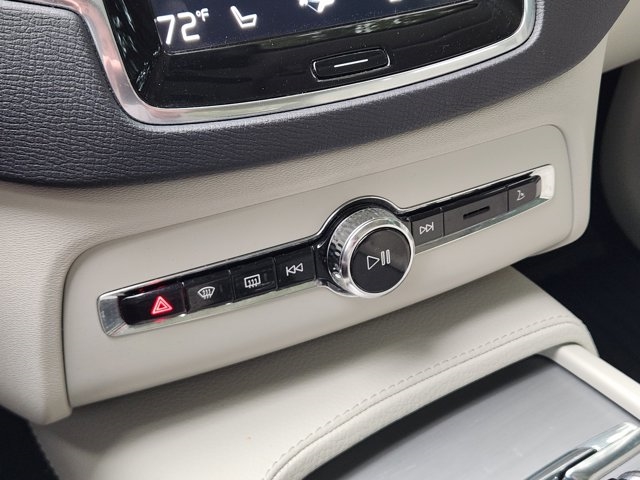 2022 Volvo XC90 T5 Momentum