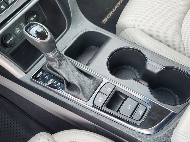 2017 Hyundai SONATA Hybrid Limited
