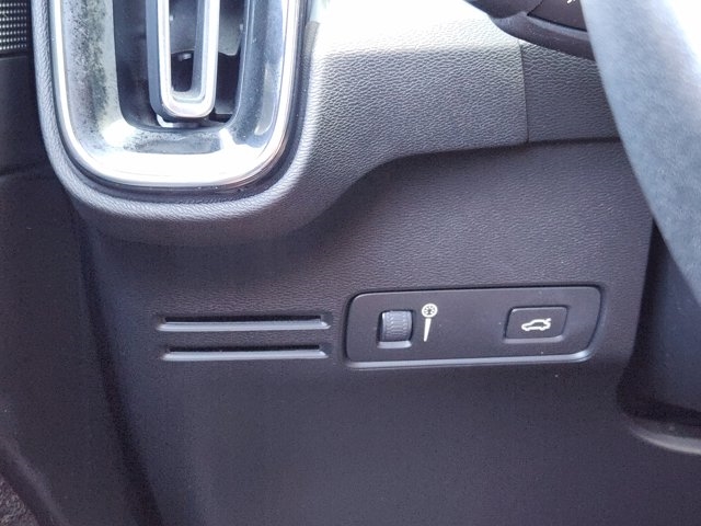 2019 Volvo XC40 T5 Momentum