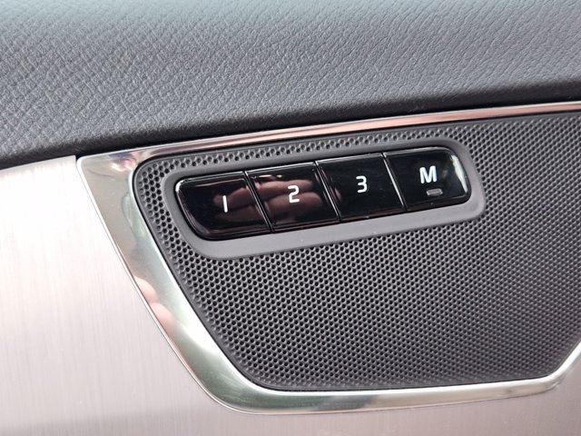 2022 Volvo XC90 T5 Momentum