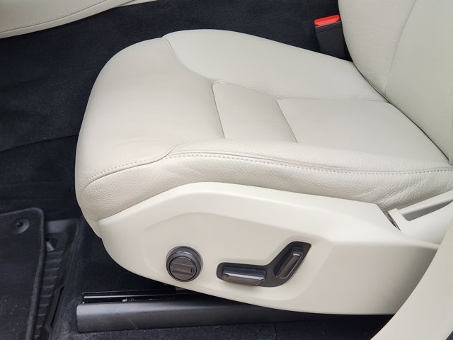 2022 Volvo XC90 T5 Momentum