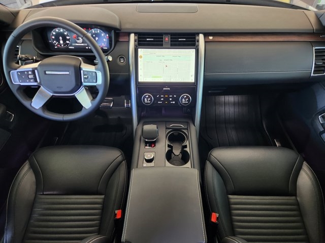 2024 Land Rover Discovery P300 Dynamic SE