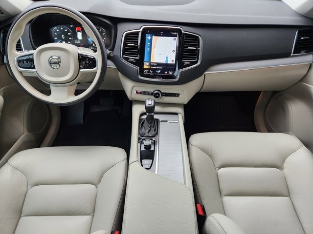 2022 Volvo XC90 T5 Momentum