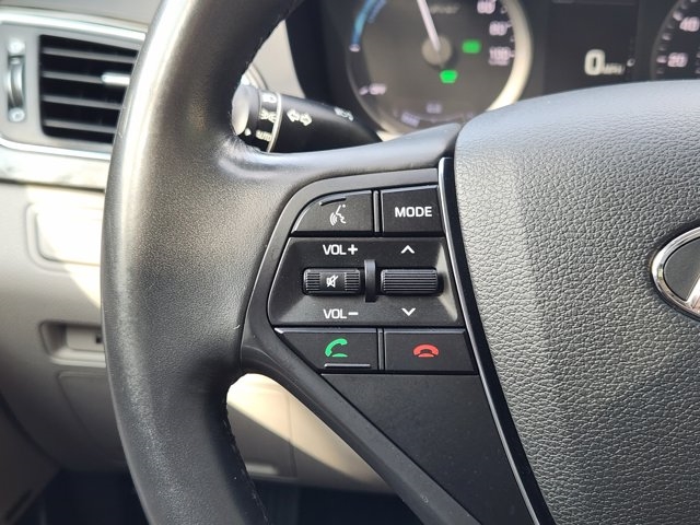 2017 Hyundai SONATA Hybrid Limited
