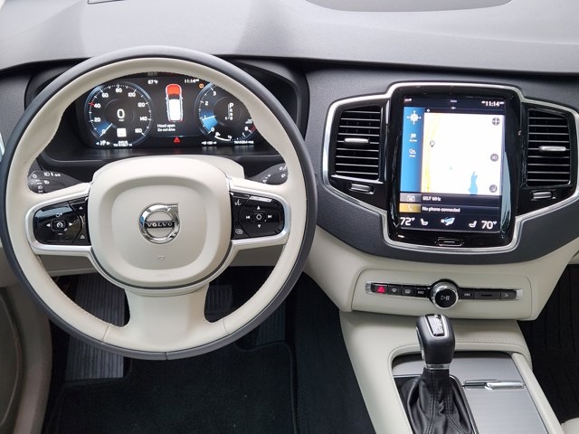 2022 Volvo XC90 T5 Momentum