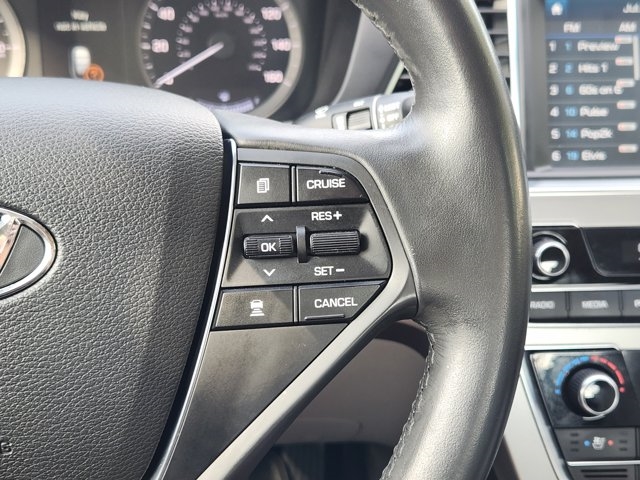 2017 Hyundai SONATA Hybrid Limited