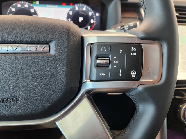 2024 Land Rover Discovery P300 Dynamic SE