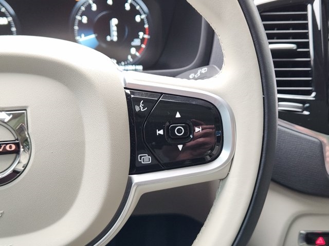 2022 Volvo XC90 T5 Momentum