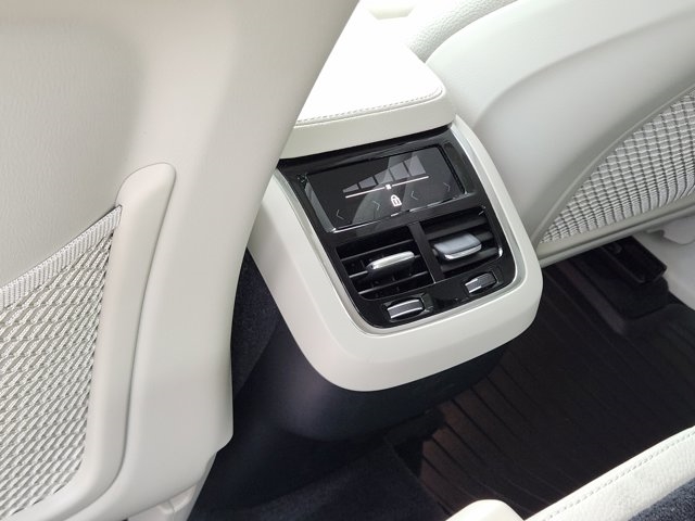 2022 Volvo XC90 T5 Momentum