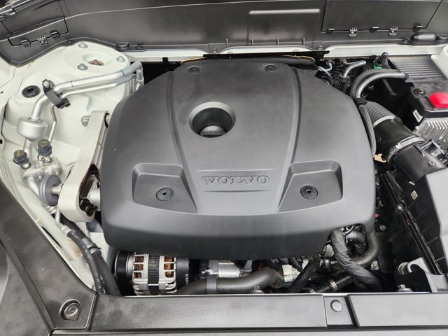 2022 Volvo XC90 T5 Momentum