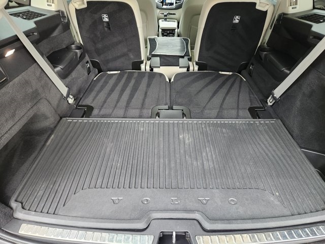 2022 Volvo XC90 T5 Momentum