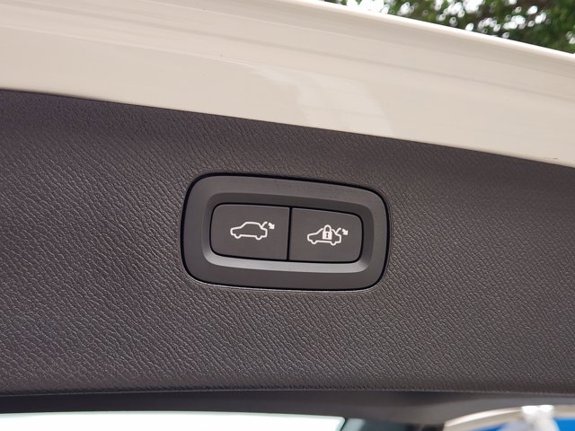 2022 Volvo XC90 T5 Momentum