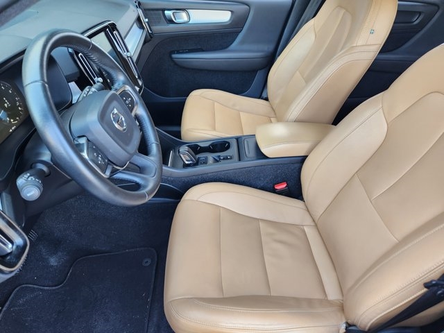 2019 Volvo XC40 T5 Momentum