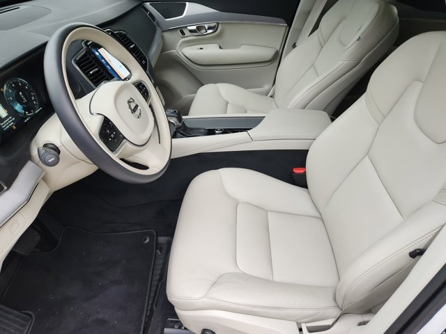 2022 Volvo XC90 T5 Momentum