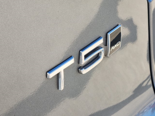 2019 Volvo XC40 T5 Momentum