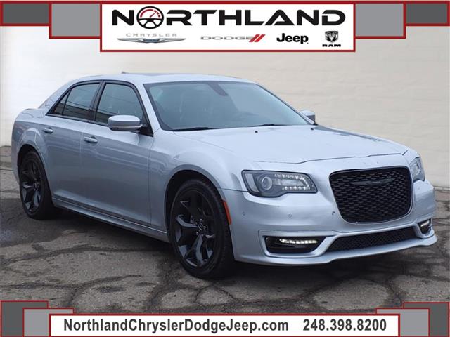 2022 Chrysler 300 Touring L