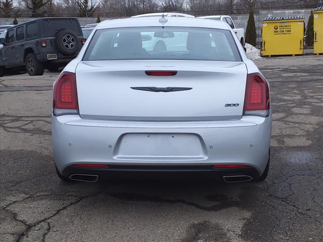 2022 Chrysler 300 Touring L
