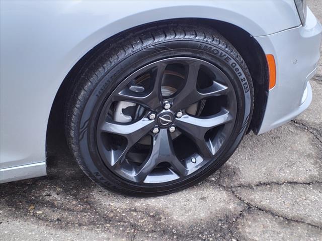 2022 Chrysler 300 Touring L
