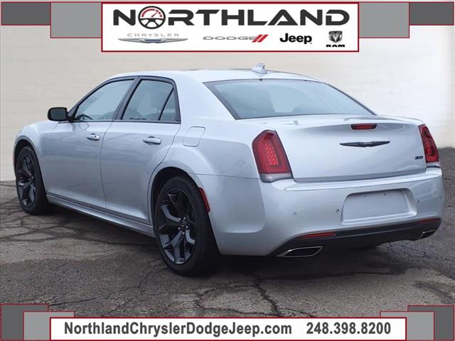 2022 Chrysler 300 Touring L