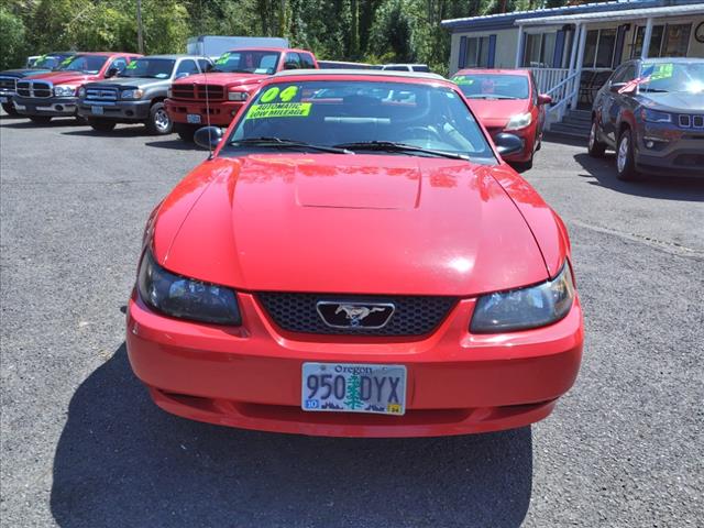 2004 Ford Mustang Deluxe - Photo 2