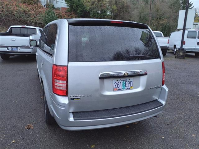 2010 Chrysler Town and Country LX - Photo 5