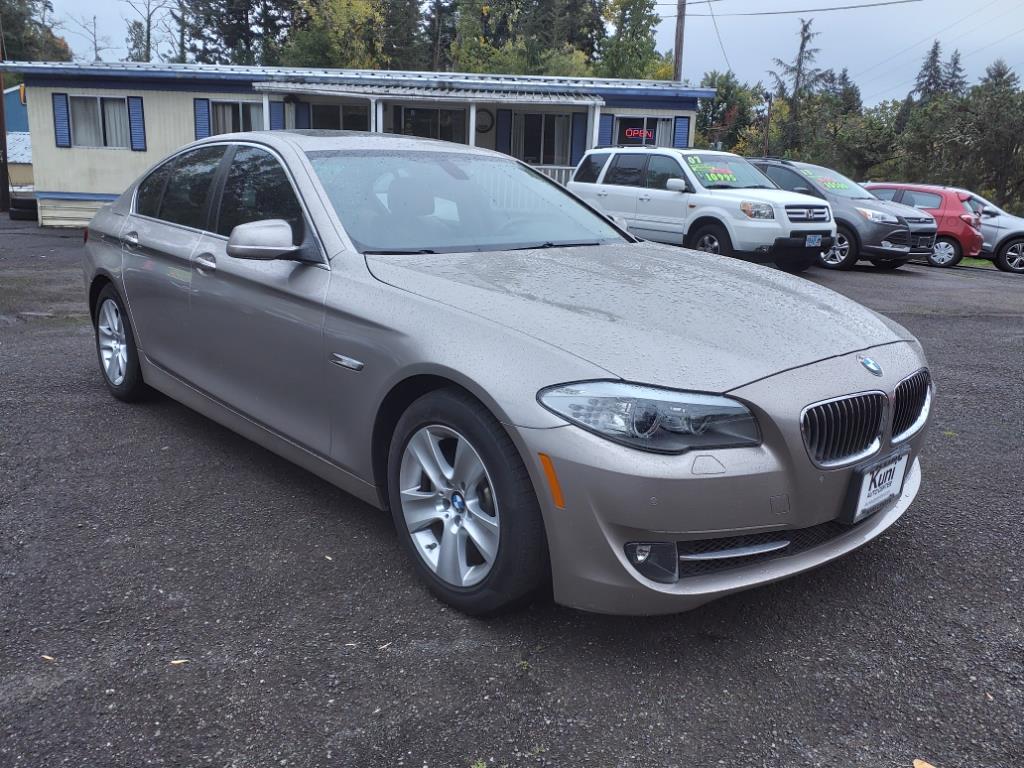 2012 BMW 5 Series 528i - main photo