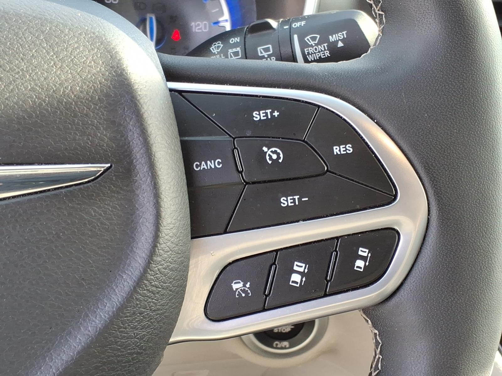 ChryslerPacifica12