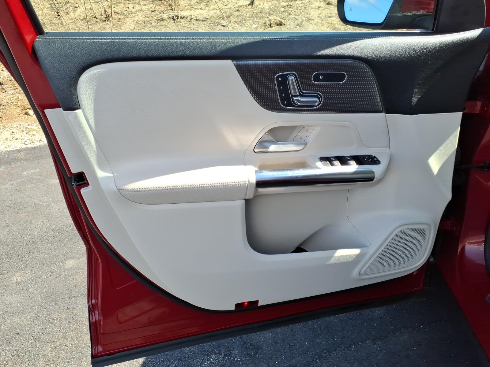 Mercedes-BenzGLA19