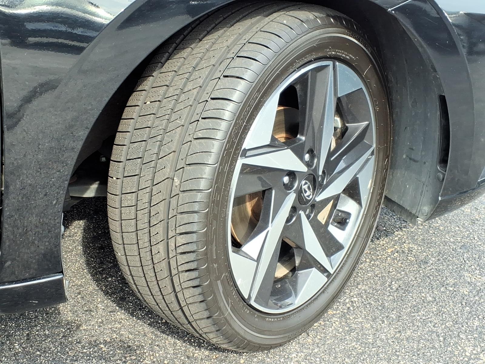 HyundaiELANTRA Hybrid21