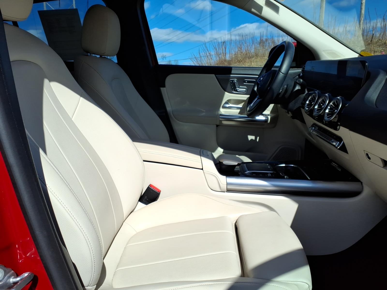 Mercedes-BenzGLA21