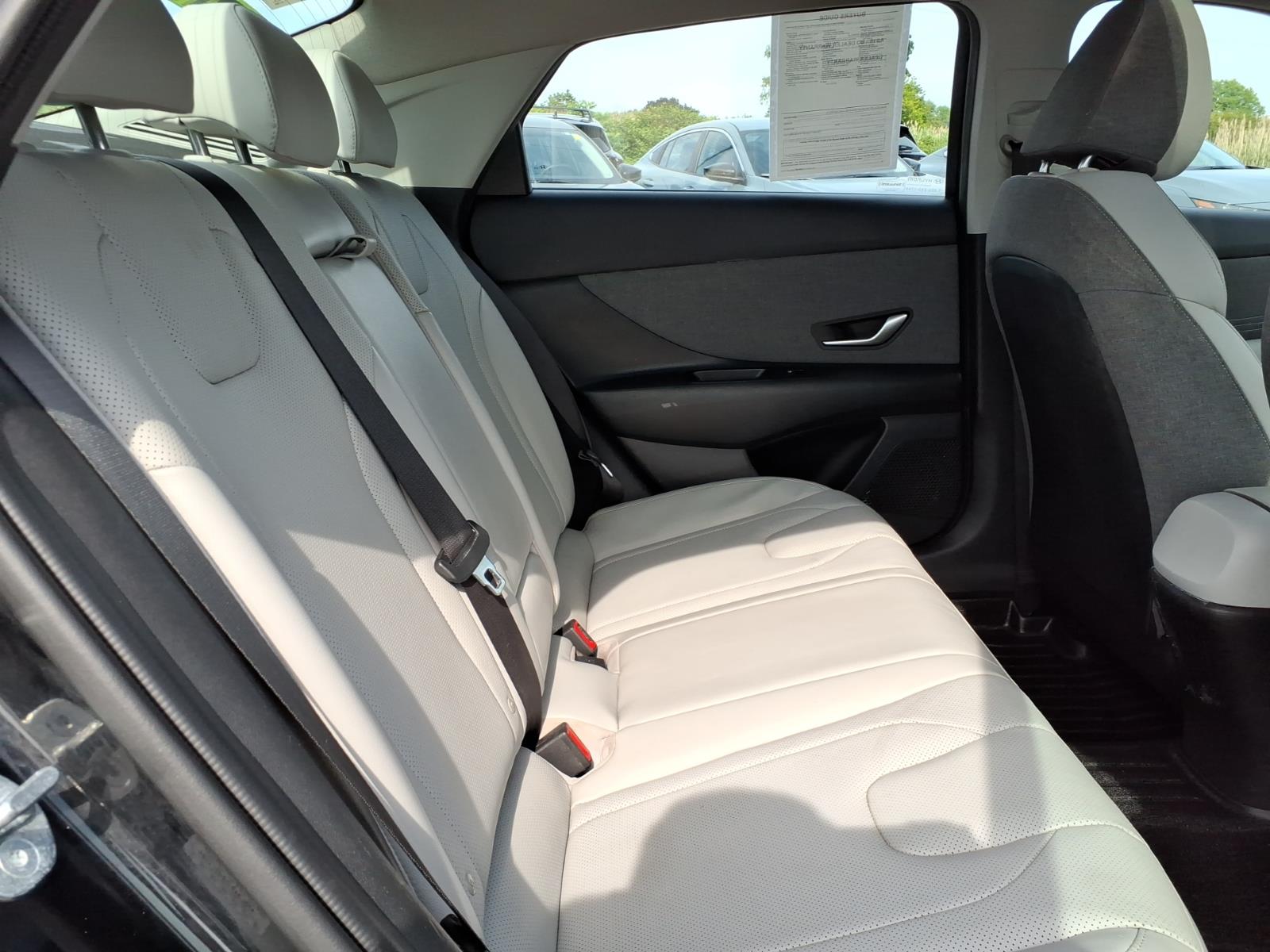 HyundaiELANTRA Hybrid23