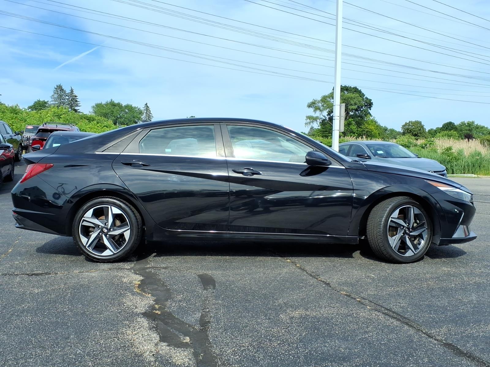 HyundaiELANTRA Hybrid25