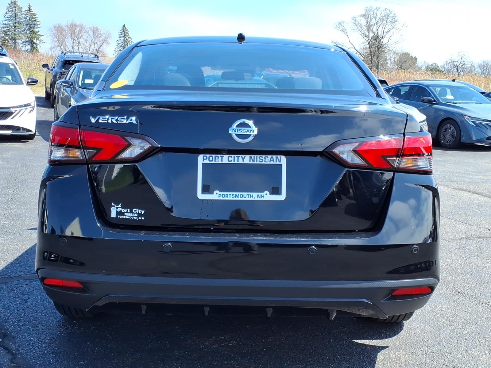 NissanVersa26