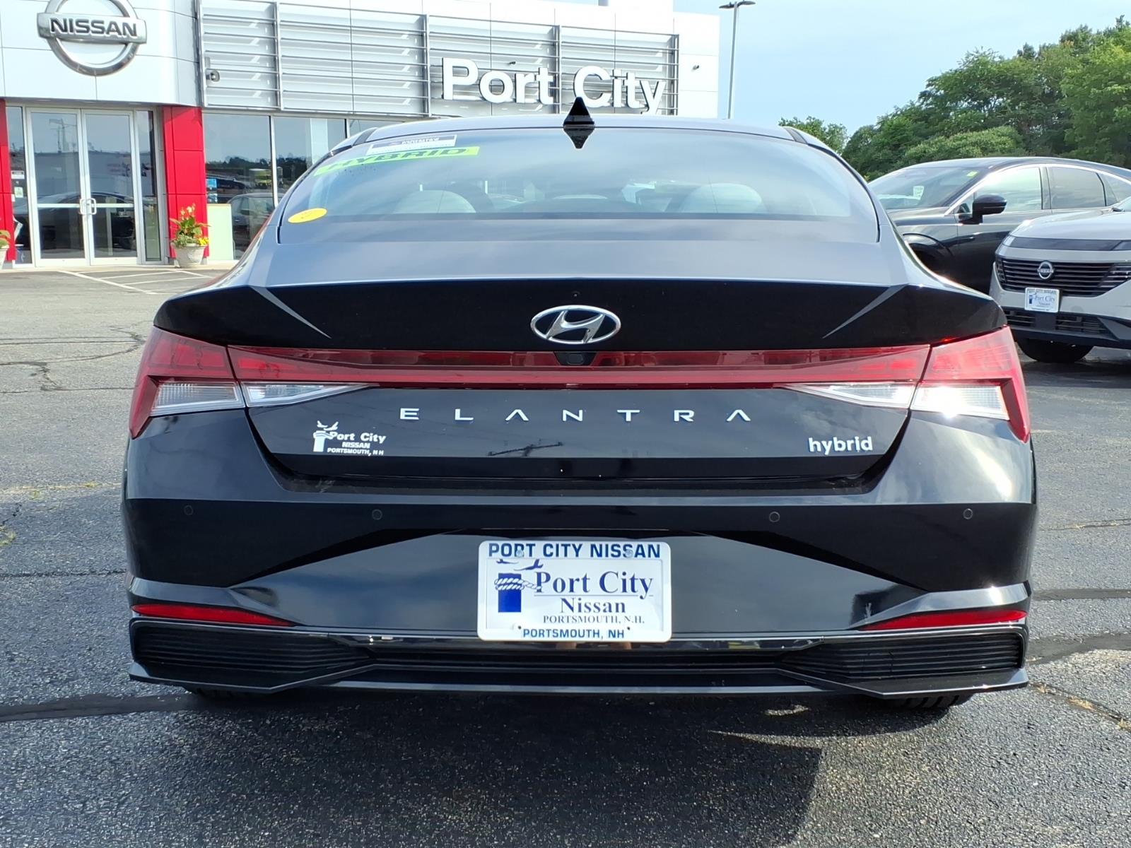 HyundaiELANTRA Hybrid27