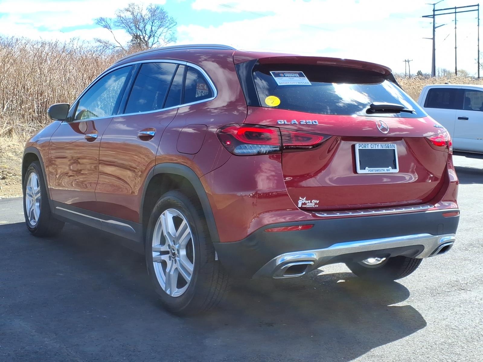 Mercedes-BenzGLA29