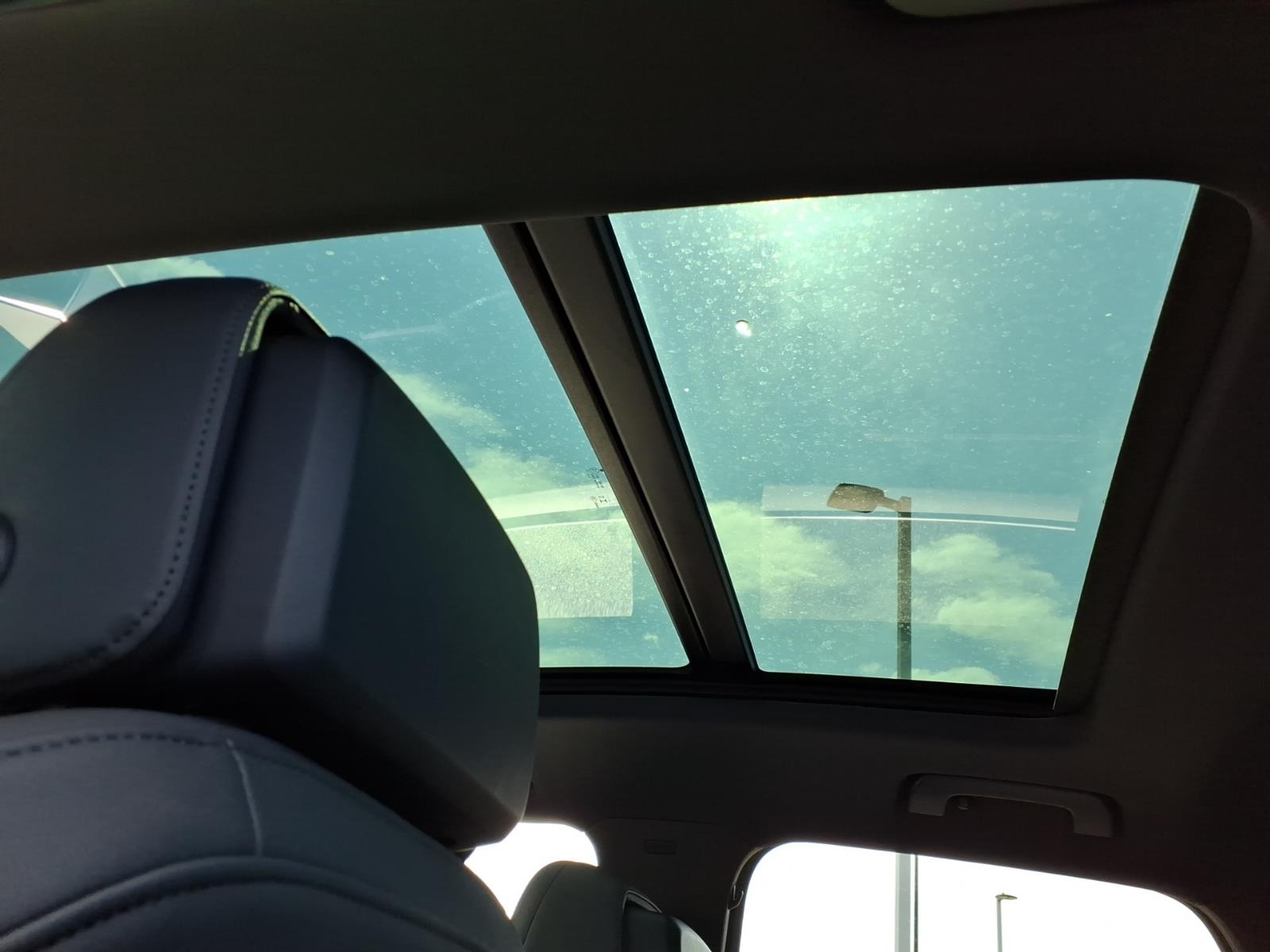AudiQ33