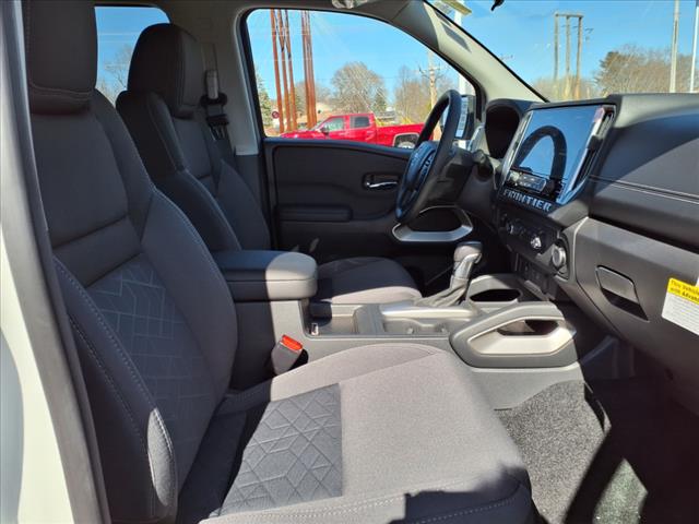 2025 Nissan Frontier SV