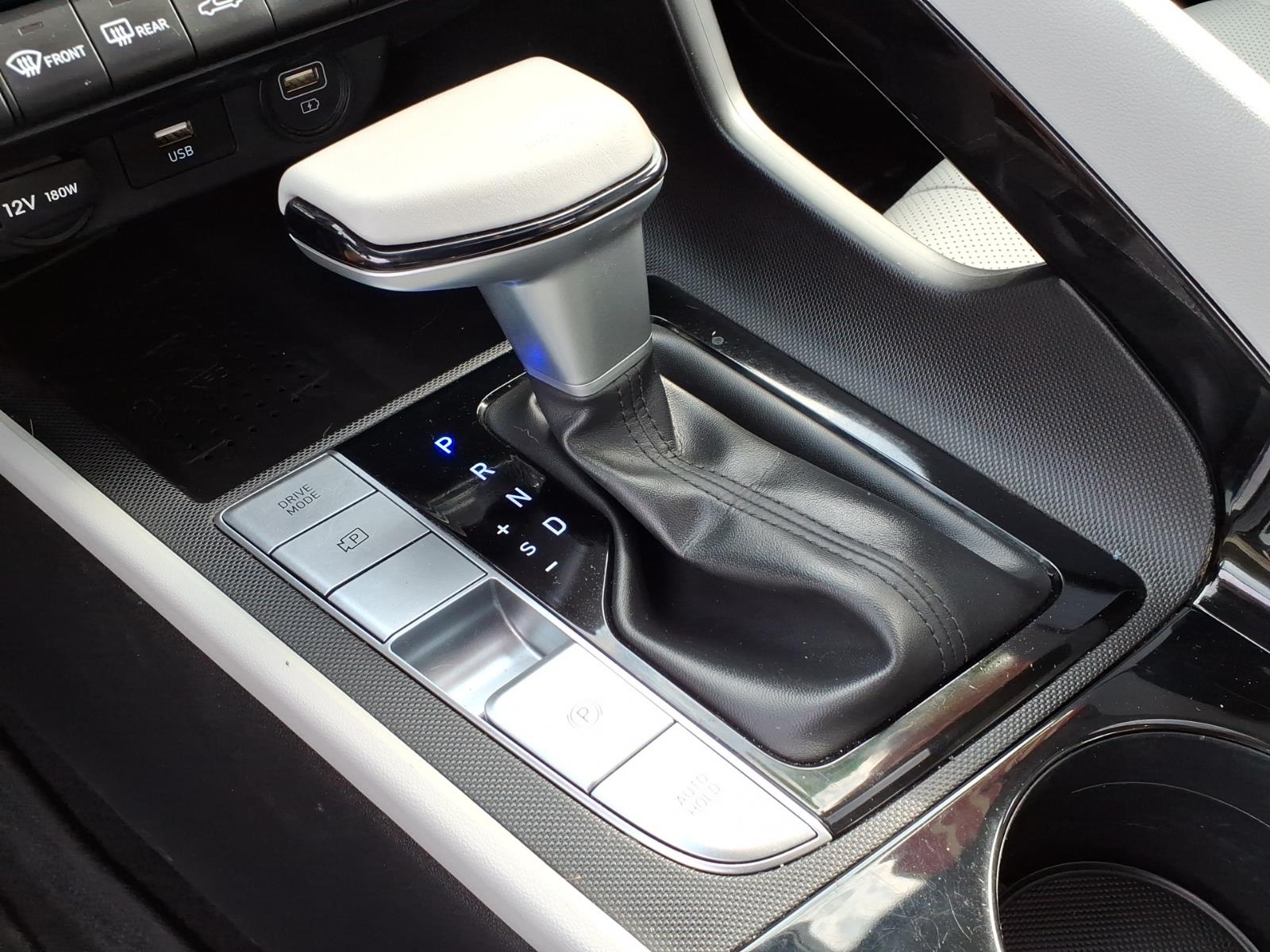 HyundaiELANTRA Hybrid8