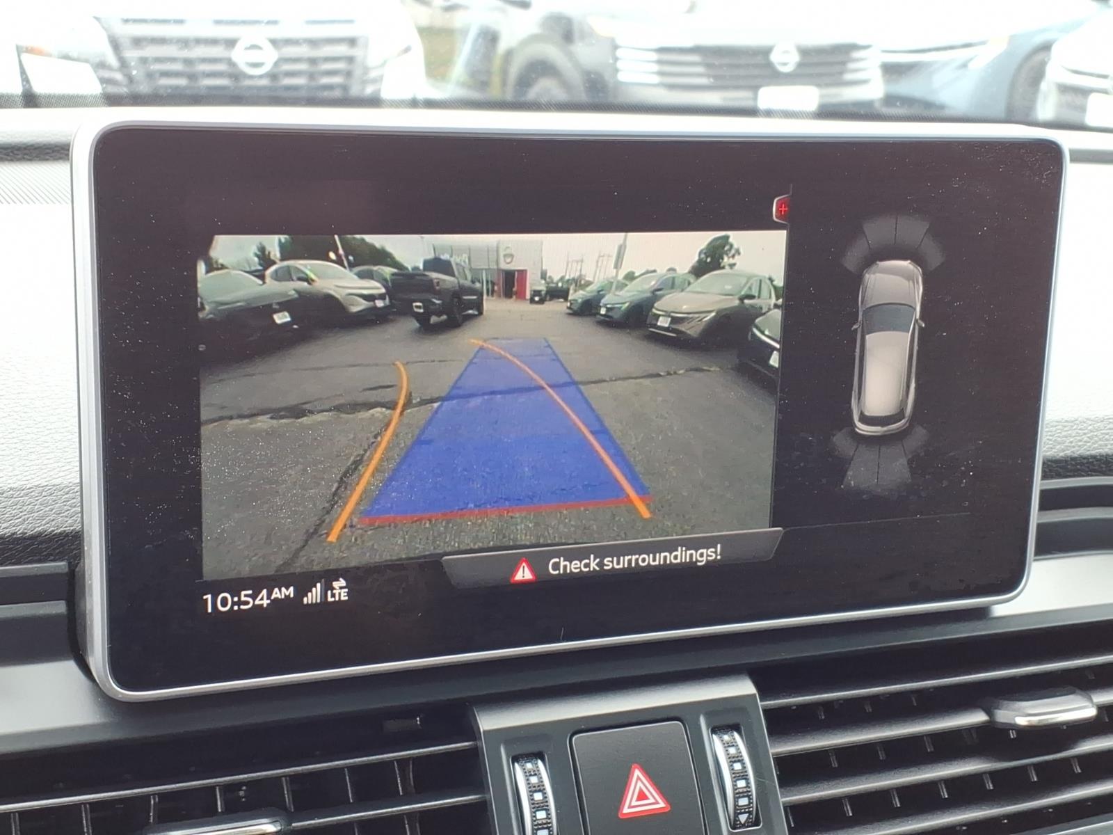 AudiQ58