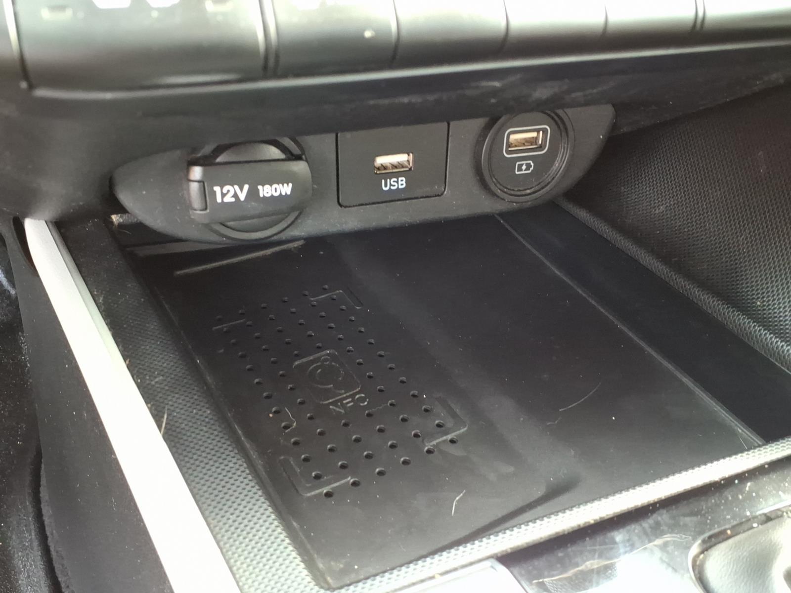 HyundaiELANTRA Hybrid9