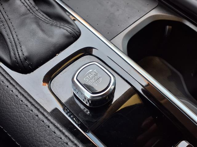 2022 Volvo XC90 T5 Momentum