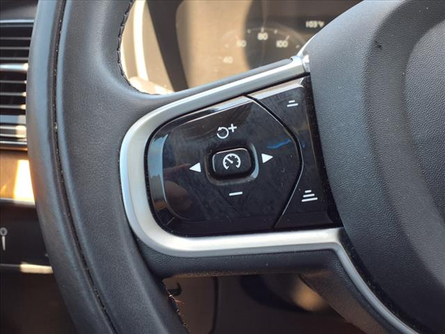 2022 Volvo XC90 T5 Momentum