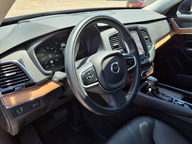 2022 Volvo XC90 T5 Momentum