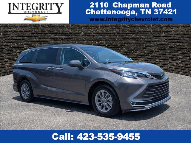 2023 Toyota Sienna XLE 8-Passenger