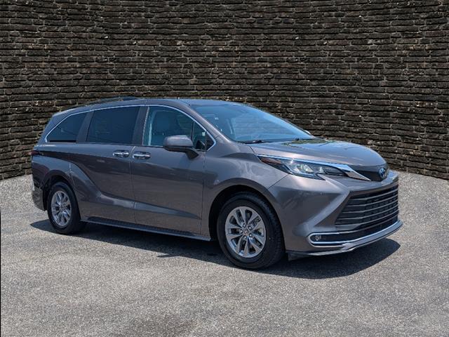 2023 Toyota Sienna XLE 8-Passenger