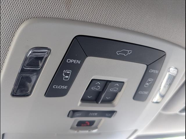 2023 Toyota Sienna XLE 8-Passenger