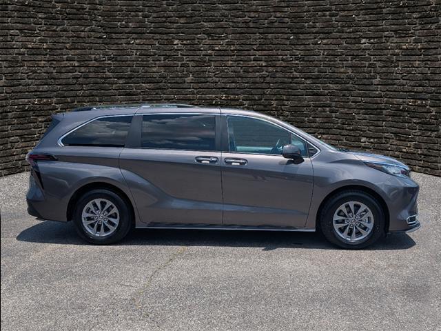 2023 Toyota Sienna XLE 8-Passenger