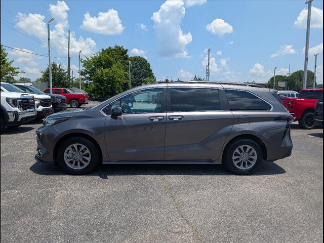2023 Toyota Sienna XLE 8-Passenger