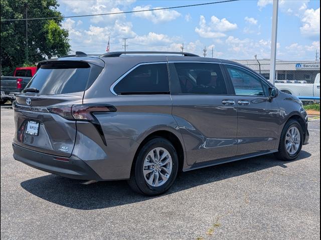 2023 Toyota Sienna XLE 8-Passenger